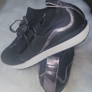 And new day Women's sneakers